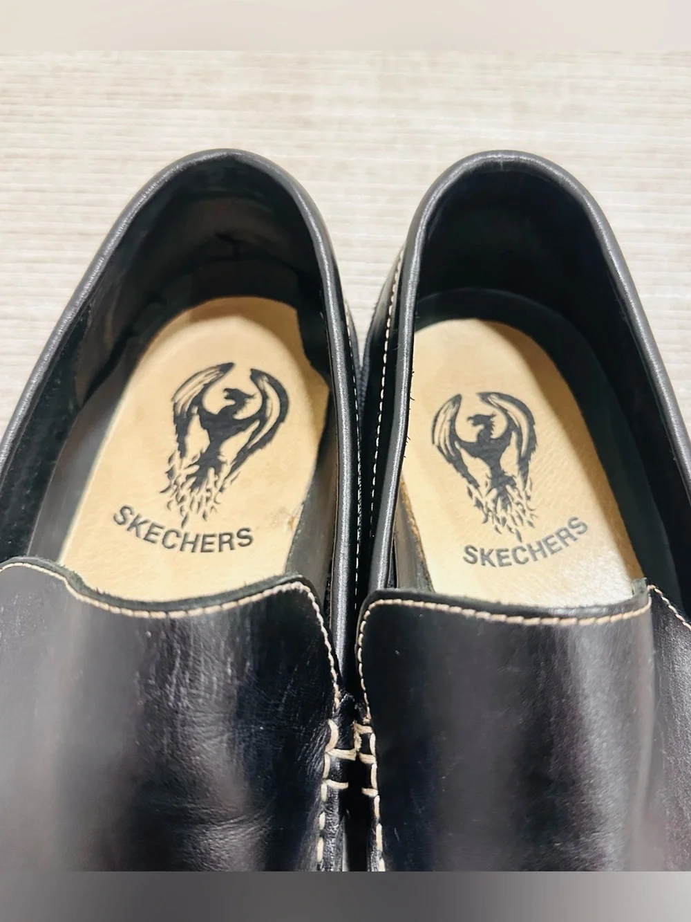 Skechers Phoenix Men’s Black Soft Leather Slip On Loafers Moc Toe Shoes Sz 10,5